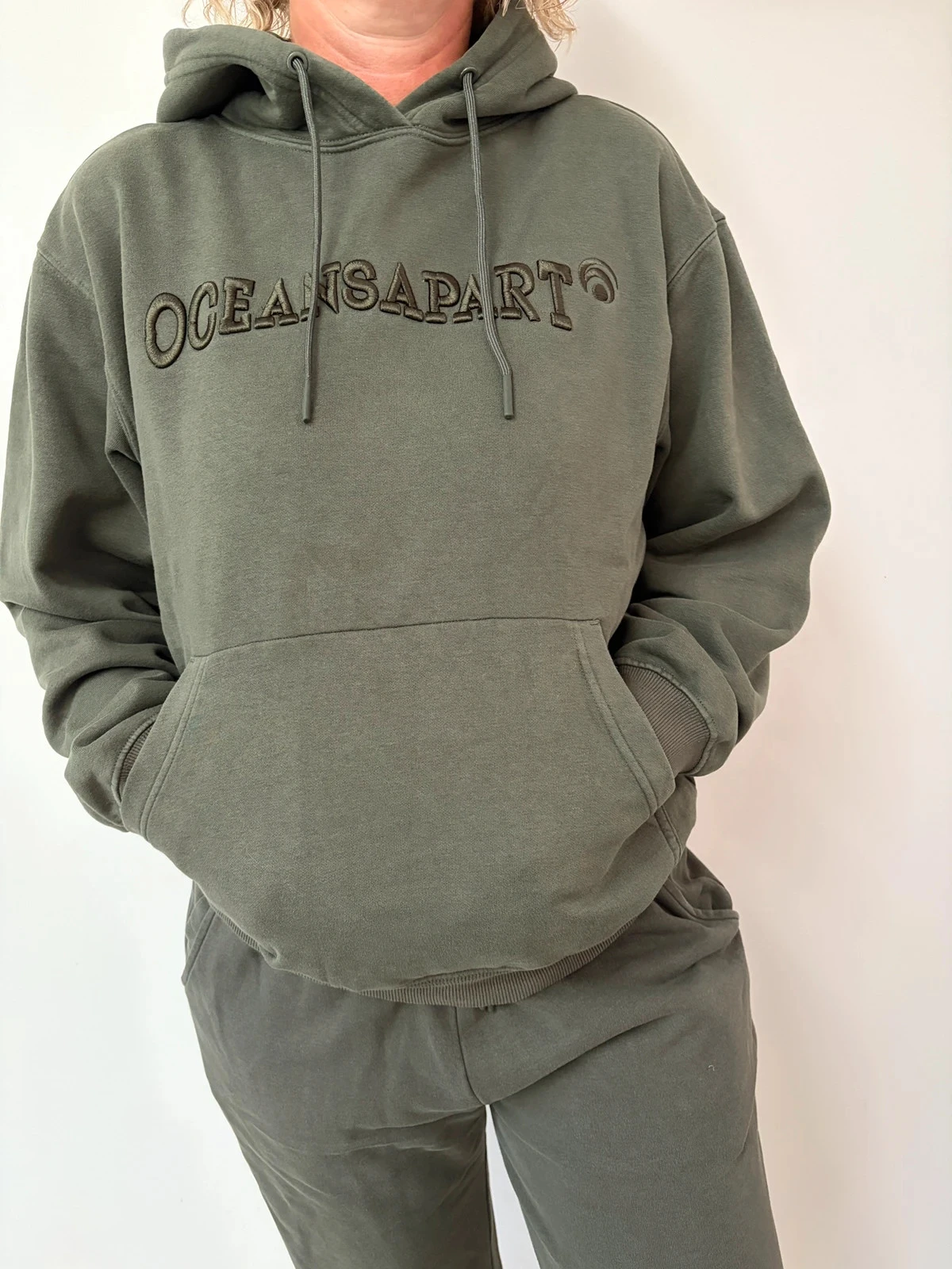 Conjunto Oceansapart caqui – Sudadera con capucha y pantalón de chándal – Talla M – Estado perfecto – photo 2